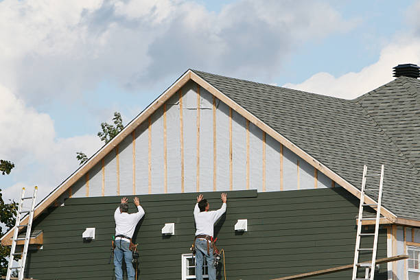 Professional Siding Contractor technician working in Freeport, IL